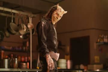 イーサン・ホークの前作での怪演は序章に過ぎなかった――映画『ブラックフォン ２』、少女の夢に出現する連続殺人鬼グラバー本編映像