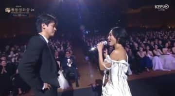 MAMAMOO ファサ＆パク・ジョンミン、MVを再現！？「青龍映画賞」でコラボステージ披露（動画あり）