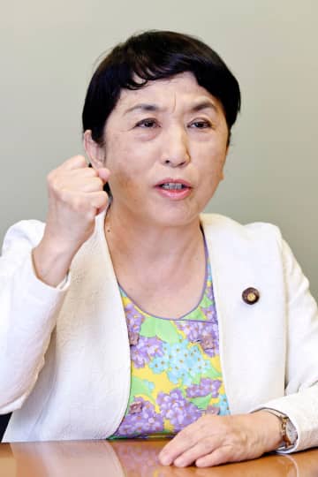 結党以来の「衆院議員ゼロ」社民党・福島党首のカレンダーが1枚30円で発売開始“緊急事態”下の売れ行きを聞いた