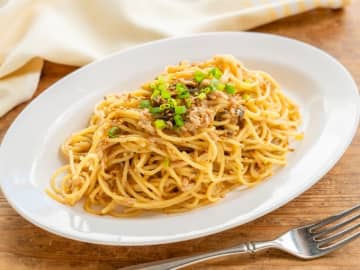 旨味たっぷり！ランチにおすすめな「ツナ×オリーブオイル」のパスタ