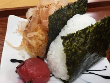 かつお節が躍るおにぎり、食べてはいけない理由が？「何を信じたらいいの」「許せない」