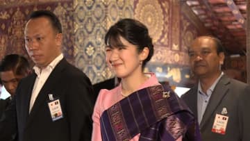 愛子さまピンクの民族衣装姿で王家の寺院ご訪問「心が洗われるような気持ちです」世界遺産ルアンパバーン訪問