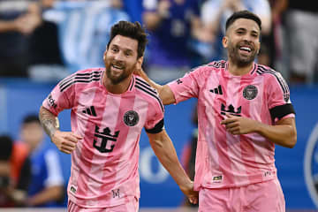 “10”の定めを受け入れるヤマルだが…アルバは「メッシと比べるのは難しい。彼に並べるものはいない」