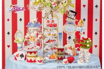 “不思議の国のアリス”がテーマのいちごアフタヌーンティー登場【青山セントグレース大聖堂など】