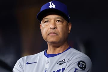 来日したドジャース・ロバーツ監督と日テレアナがツーショット！ 「非常に気さくでフレンドリーでした」