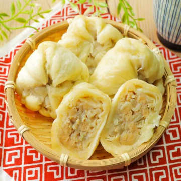 【食パンで包んでチンするだけ】「これ考えた人天才！」「朝ごはんやおやつに最高」寒い日に量産したい肉まんの簡単レシピ