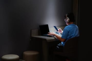 女子中学生、“ヌード画像”が偽造され校内で拡散。父親が学校側の対応に疑問「娘は不安とうつを抱えている」