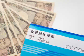 父は「退職金2000万円」を全て銀行に預けたそうです。以前よりも「金利が高いから」と言うのですが、正直もったいない気がします…投資にまわした場合10年で資産はどれくらい増えますか？