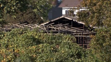 馬3頭が焼け死ぬ…50頭飼育の厩舎から火が出て3棟が全焼し複数の馬がやけど　暖房器具は使用せず　埼玉・狭山市