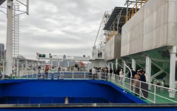 世界初、浮体式ダイナミックポジショニング養殖工船「湛江湾1号」が引き渡し―中国