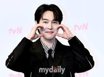 「いつかは賢いレジデント生活」カン・ユソク、12月に韓国で初の単独ファンミーティング開催決定