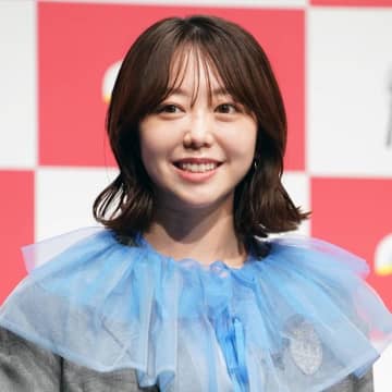 峯岸みなみ、夫・てつや＆娘とのバースデーSHOTに反響「素敵な家族だなぁ」「おしどり夫婦」