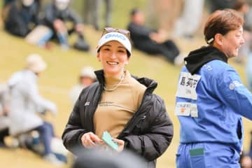 「気持ちよくゴルフが」脇元華は史上5人目の初優勝から2週連続Vへ清々しく