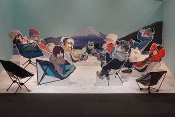 「『ゆるキャン△』10周年記念展」が東京ソラマチで開催！あfろ先生のキャンプギア展示、キャンプ飯にフォトスポットも【レポ】