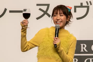 サントリー「ボジョレー ヌーヴォー 2025」解禁！　若槻千夏さんが1日宣伝部長に