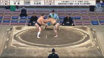 「悲しくなる」「もう酔ってるの？」大相撲、立ち合い直前に“悪質”な行為 「力士にリスペクトのない客は客じゃない」憤りの声