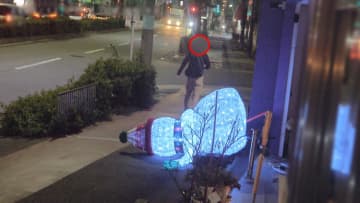 「スノーマン」置物が横倒しに…“足元ふらつき”男が引っ張り破壊　クリスマス用に設置した住人「腹が立つ」被害届提出へ