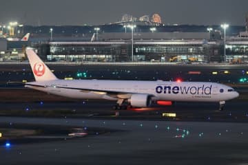 JAL、ワンワールド塗装の777-300ERがラストフライト　退役4機目、JA732J