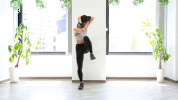 8分でお腹スッキリ！座らずできる“立ち腹筋”がアツい