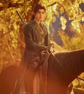 ゴン・ジュン主演「暗河伝」の衣装を大放出、均一価格に争奪戦も