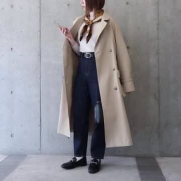 【2025】スカーフの今っぽい巻き方特集！ 大きさからトレンドアレンジ術まで徹底解説