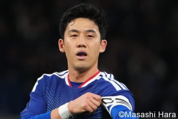 FIFAが日本の優勝を予言⁉北中米W杯出場決定42カ国ポスターでエムバペとハーランドの間“世界の中心”に日本代表MF遠藤航！｢ハーランドに先制パンチ喰らわした？｣