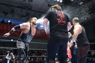 【新日本・ＷＴＬ】ＥＶＩＬ＆ファレが裕二郎＆オーエンズとのＨ．Ｏ．Ｔ同門対決制す　試合後は和解のハンドサイン