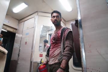 全員死ぬフラグ… 最強軍人 vs 武装強盗団の死の寝台列車バトルが始まる！『KILL 超覚醒』本編映像