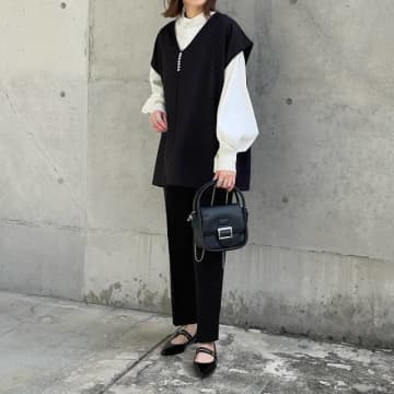 オフィスカジュアル×シャツインしないコーデを攻略！ 好印象な大人の着こなし術