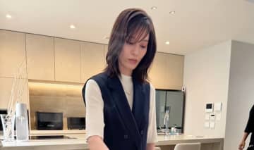 【貴重な姿！？】月城かなとが真剣な表情で焼いているのは…SNS「焼く姿も美しい」「カッコよくてかわいい」『終幕のロンド』