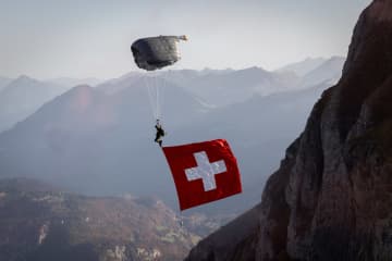 スイスの「中立イニシアチブ」って何？