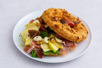 ブノワ・ニアン日本初のカフェ業態「ル カフェ ブノワ・ニアン」池袋に、ボンボンショコラや軽食など