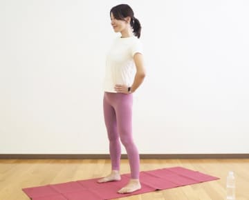便秘が気になる朝に◎腸をやさしく刺激する「腰まわし」ストレッチ