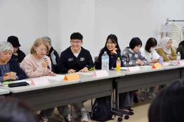 新聞記者や教員が講師に！　横浜で「日本語ひろば」　外国人生徒ら、語学を通じて文化交流