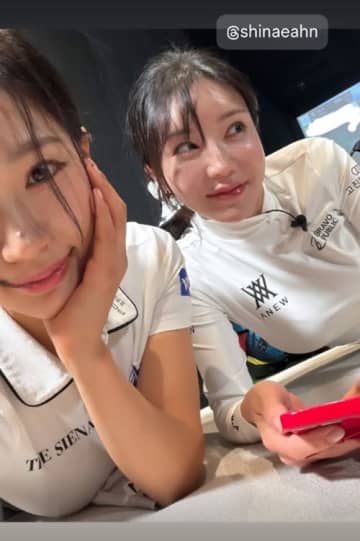これぞ眼福…韓国の“二大美人ゴルファー”が超接近2SHOT、ド迫力の貫禄スタイルでファン虜に【PHOTO】