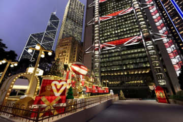 K-POPスターが夜の香港を紹介