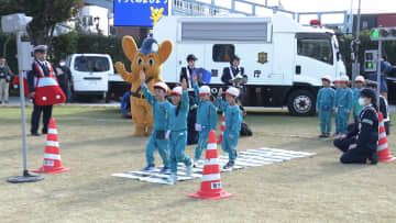 幼稚園で交通安全教室　安全な横断歩道の渡り方学ぶ　東京・練馬区