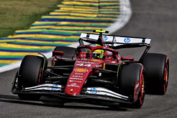 選手権4位に陥落したフェラーリ。代表は「堅実なパフォーマンスを発揮している」とチームを鼓舞、2位を諦めず