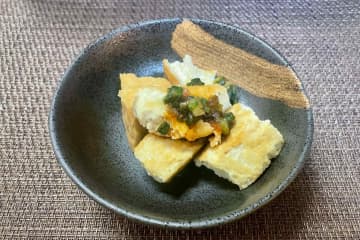 厚揚げは“手でちぎって酒蒸し”が最強　包丁いらずでふっくらジューシー