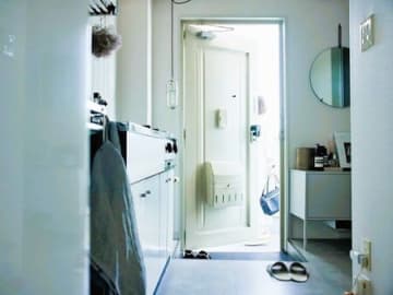 【40代の一人暮らし】25平米ワンルーム。限られた空間ですっきり暮らす「家具選び」と「収納」のコツ