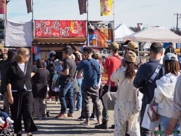 笑って食べて投票だ！「グルメグランプリ鎌倉2025」開催！由比ヶ浜に絶品キッチンカー大集結！