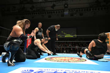 【新日本】H.O.T.同門対決は“偽りの祝杯”で決着！EVIL＆ファレが裕二郎＆オーエンズを粉砕し『WTL』白星発進「勝ちは勝ち！すべて許し合って、前に進む」