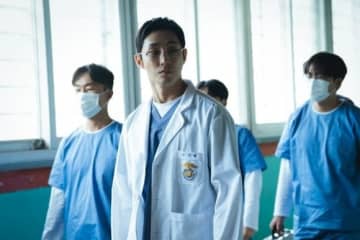 ペ・ナラ、ドラマ「捏造された都市」に特別出演！残忍なキャラクターを熱演…圧巻の演技力