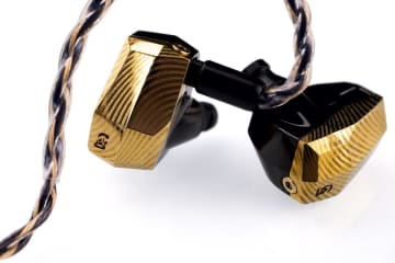 Campfire Audio、イヤモニ製造10周年を記念したダマスカス鋼フェイスの限定モデル「Andromeda 10 SE」