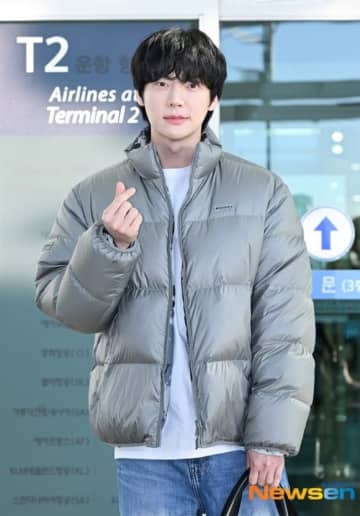 【PHOTO】アン・ジェヒョン、海外スケジュールのため出国（動画あり）