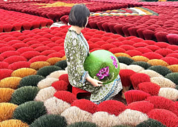 【クアン・フー・カウ線香村】色とりどりの線香が咲く村！ベトナム・ハノイから日帰りで行ける映えスポット
