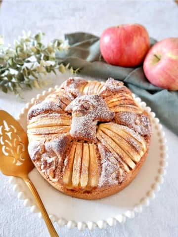 ホットケーキミックスで簡単♪「くるみとシナモンのりんごケーキ」の作り方