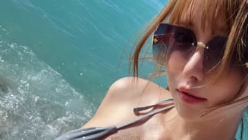 ほたる｜潮騒の粒が揺れる浜辺