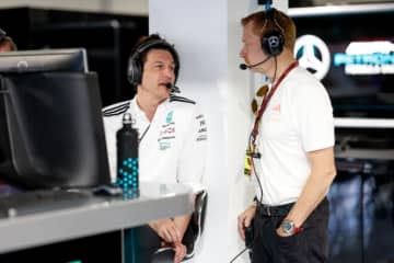 メルセデスF1代表ウォルフが持ち株の一部を売却。チームのパートナー企業CEOが共同オーナーグループに加わる