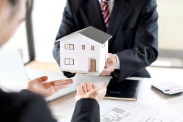 退職金「1500万円」で実家のフルリフォームをする予定だという両親。老後の住みよさも大事ですが、貯金500万円・2人で年金「月15万円」では心許ないように感じます…